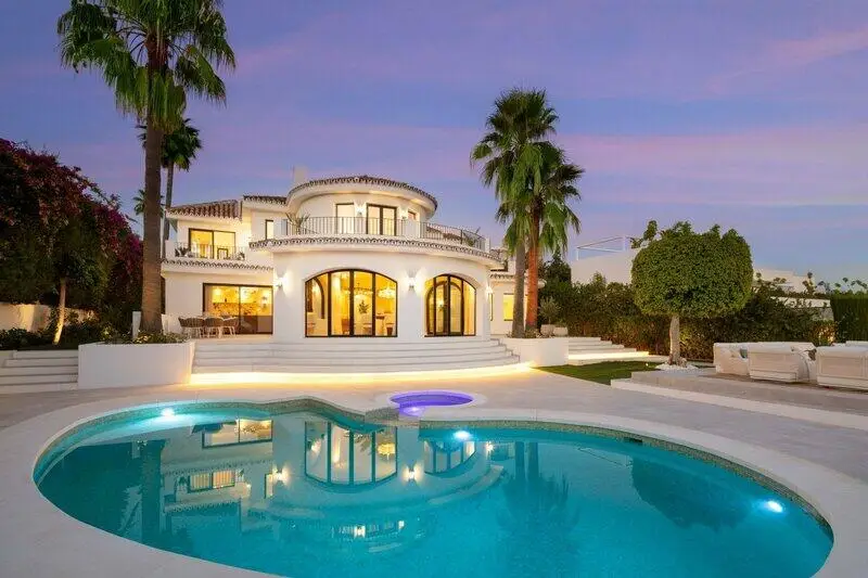 Villa de Lujo 5 Dormitorios Nueva Andalucia