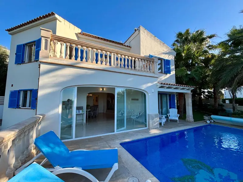 Chalet en Cala Pi Mallorca con piscina climatizada y vistas al mar
