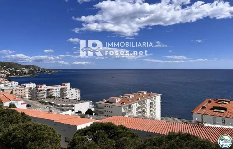 Apartamento en Roses con Vistas al Mar