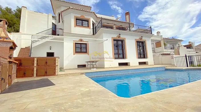 Villa de Lujo en Venta 5 Dormitorios Piscina Privada Vistas al Mar