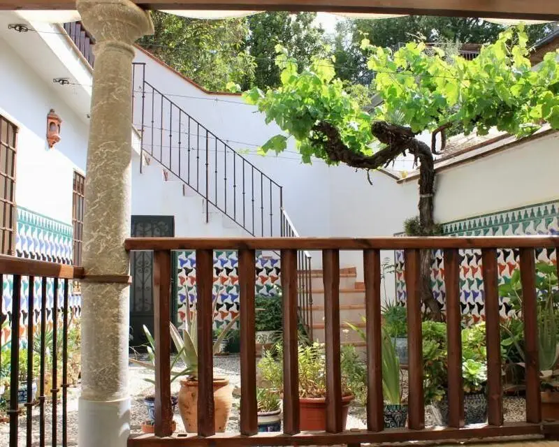 Adosado 4 Cuartos Granada Albayzin: 2 Apartamentos Posibles