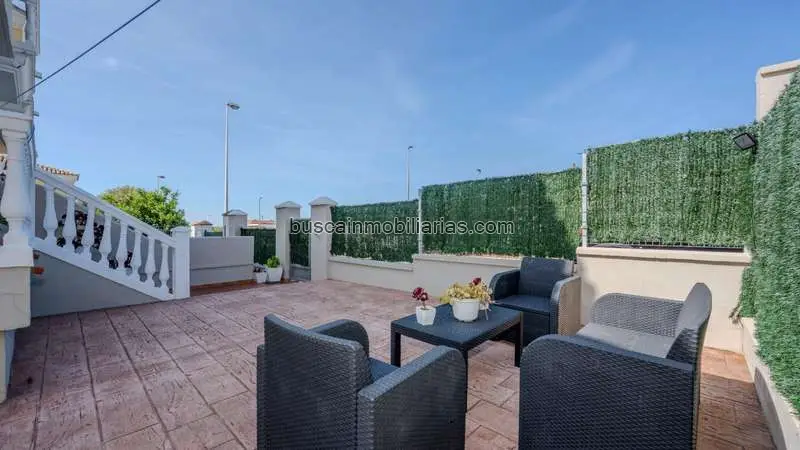 Casa Pareada Reformada en Ayamonte con Patio y Garaje