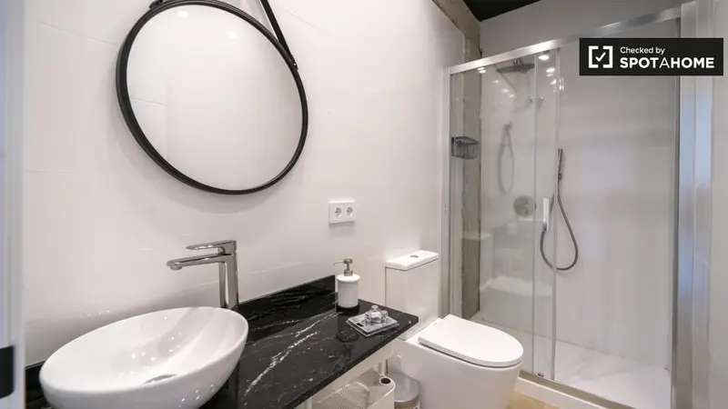 Alquiler de habitaciones en piso de 6 habitaciones en Valencia