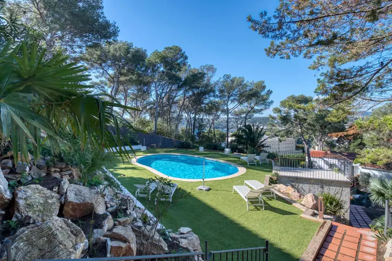 Chalet en Llafranc con vistas al mar piscina y jardin
