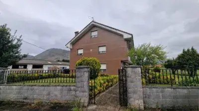 Casa en venta en Los Corrales de Buelna 6 dormitorios