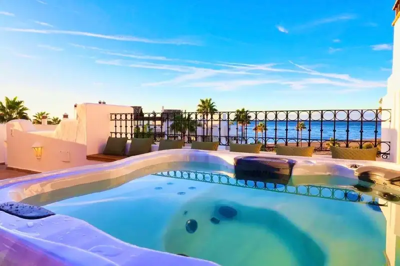 Venta Ático Lujo Estepona Vistas Panorámicas Mar