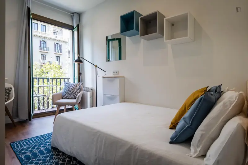RH26 R3 Habitacion Doble con Balcon para Estudiantes y Jovenes Profesionales