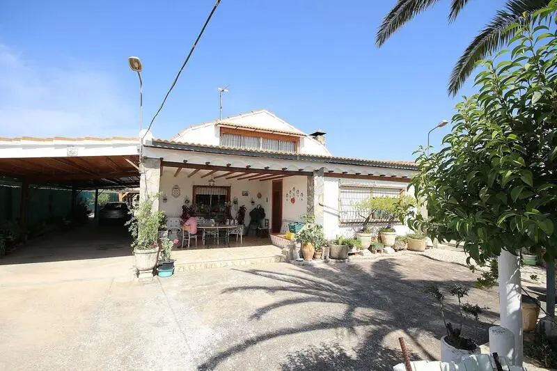 Villa 4 Dormitorios Caudete Piscina Squash
