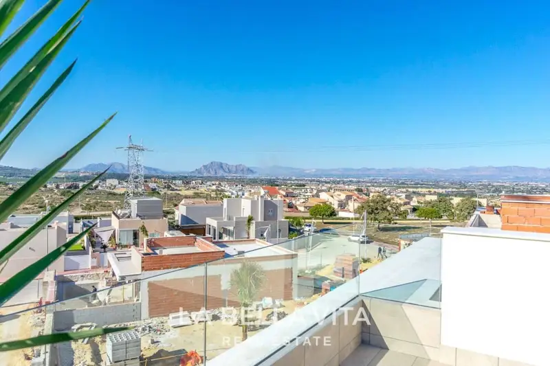 Villa con Piscina Privada en Ciudad Quesada Alicante