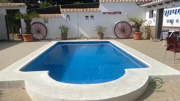 Venta de 2 Viviendas con Piscina y Zona de Celebraciones en Vélez Málaga