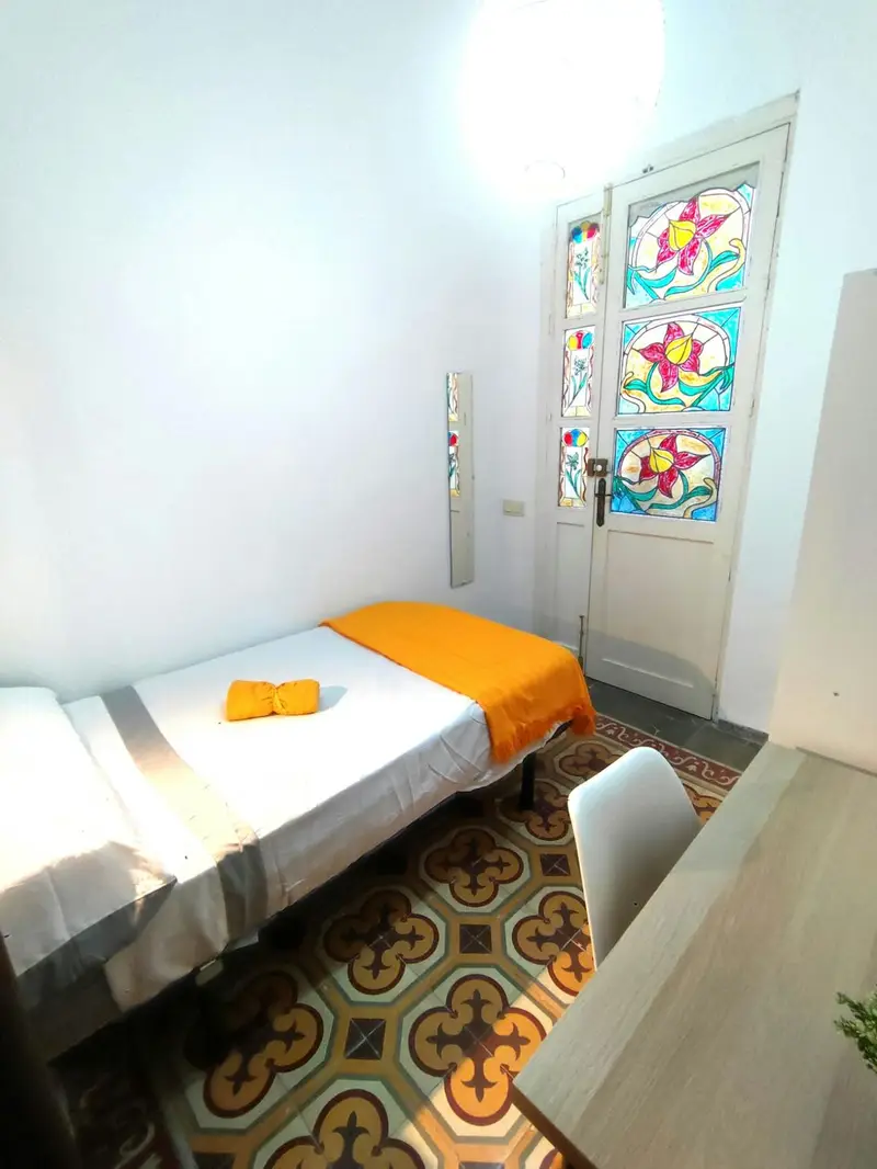 Alquiler Habitacion Almeria: Apartamento 5 Dormitorios 2 Baños