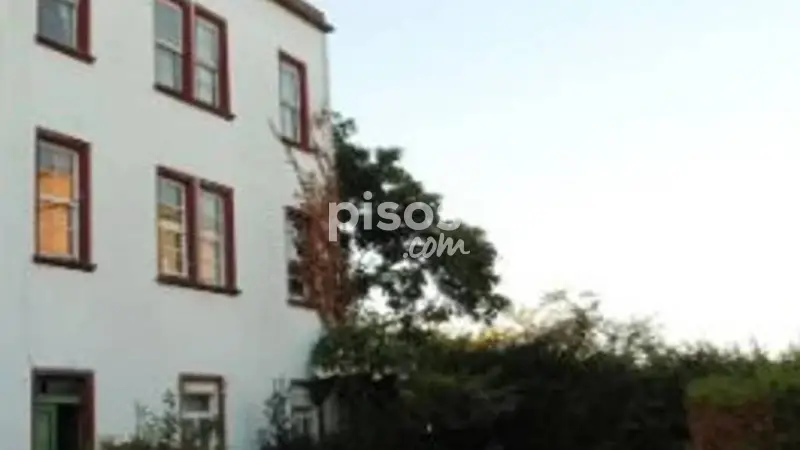 Chalet en venta: 245m², 3 plantas, jardín. Ideal familias o inversores