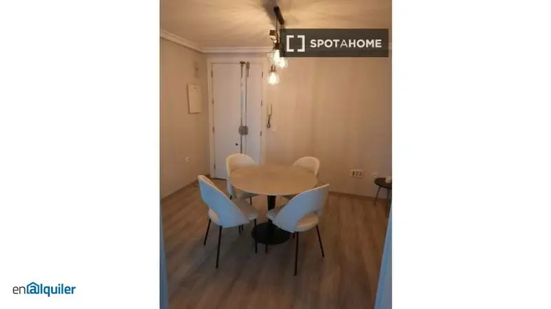 Apartamento de 3 dormitorios en alquiler en Chueca