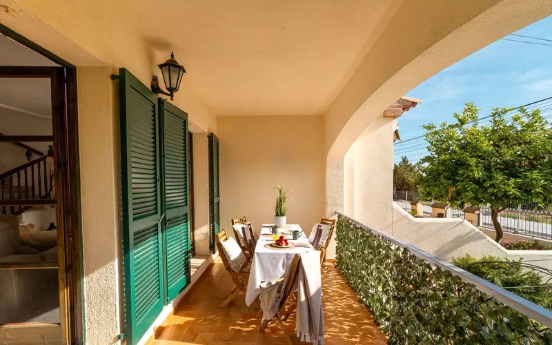 Casa Adosada en Torredembarra con 4 Dormitorios y Piscina