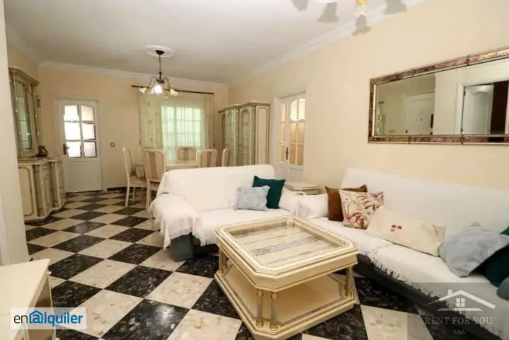 Piso Centrico para Pareja Amueblado con Terraza y Patio