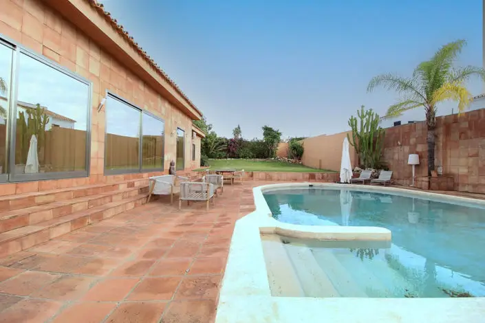 Villa 4 Dormitorios Atalaya - Reformada - Piscina - Jardín