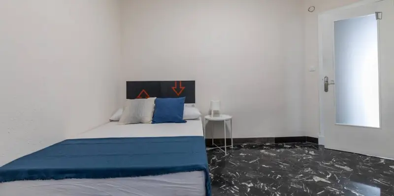 Habitacion en piso reformado cerca del metro Xativa Valencia