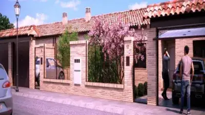 Casa adosada en venta en Quer 3 habitaciones 2 ba

 os