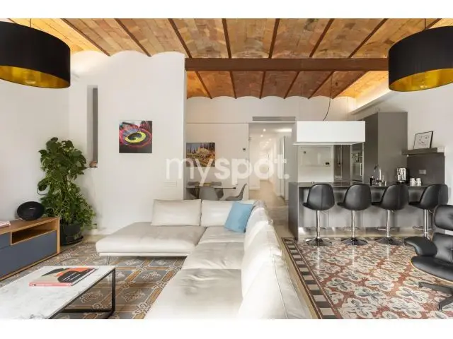 Apartamento Modernista Reformado en Eixample Derecho Barcelona