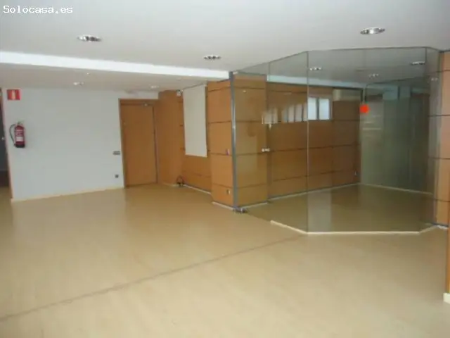 Oficina en Alquiler 375m² Oficinas Academia Centro Médico