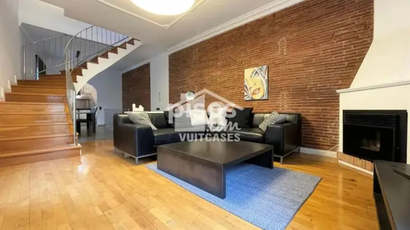 Casa adosada en Mataró centro con terraza y estudio