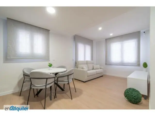 Alquiler piso terraza Casc antic