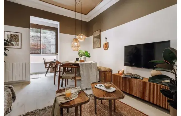 Rent 5 bedroom apartment of 75 m² in Barcelona