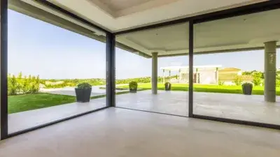 Chalet de Lujo en Sotogrande Alto: 8 Dormitorios, Vistas Panorámicas y Piscina