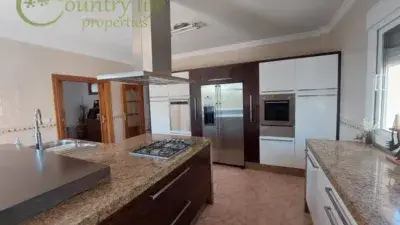 Villa de Lujo en Periana con Vistas al Pantano