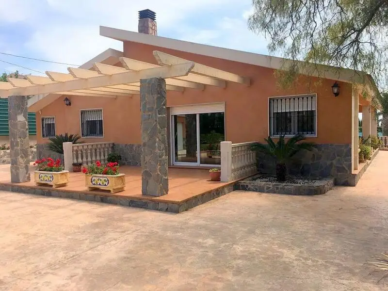 Villa de Lujo en Novelda 3 Dormitorios 2 Baños Piscina