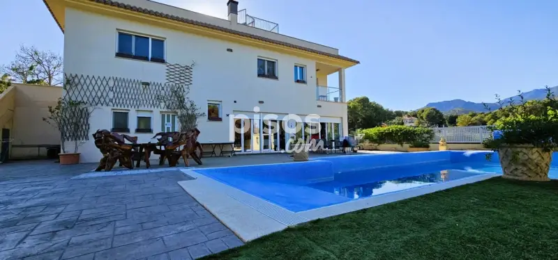 Chalet en Venta Totana La Charca con Piscina y Sala de Cine