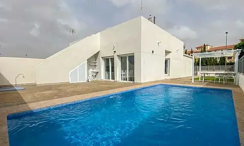 Villa en Venta Los Alcazares 2 Dormitorios Cerca de la Playa