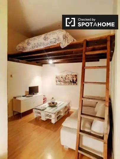 Apartamento en Ronda de Segovia Madrid 2 dormitorios 1 bao