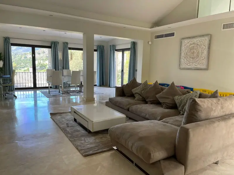 Adosado en Benahavís Pueblo Reformado 4 Dormitorios Cerca Puerto Banús