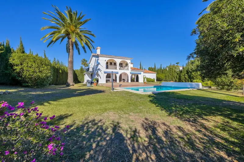 Villa de Lujo 5 Dormitorios Atalaya Alta Piscina Climatizada