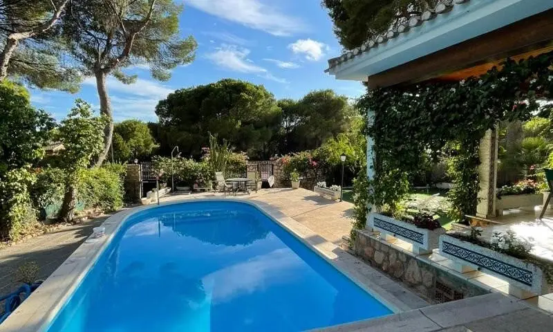 Villa 6 Dormitorios Campoamor