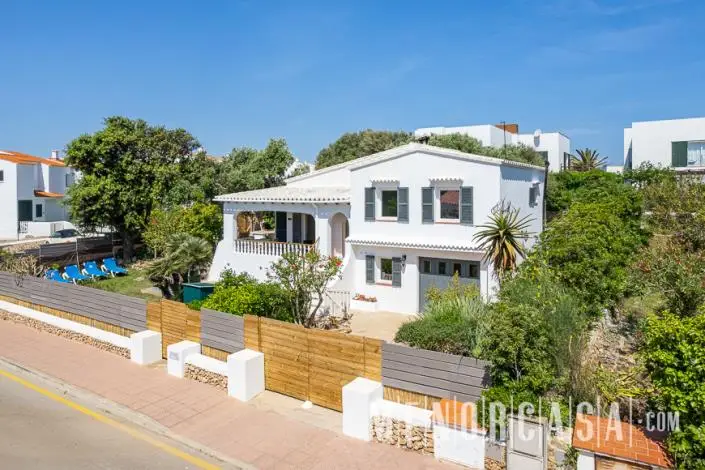 Villa en venta Menorca 4 dormitorios 2 baños reformada