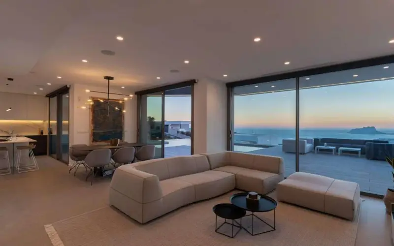 Chalet de Lujo en Cumbre del Sol con Vistas al Mar