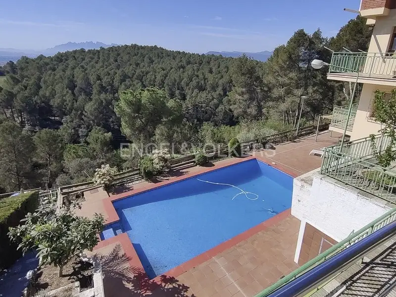 Finca Rustica en Venta Castellnou de Bages con Vistas a Montserrat