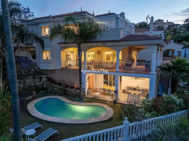 Casa-Villa de 6 Dormitorios en venta Costa del Sol, España
