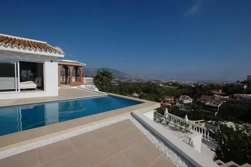 Villa de Lujo en Mijas Costa 3 Dormitorios 3 Baños