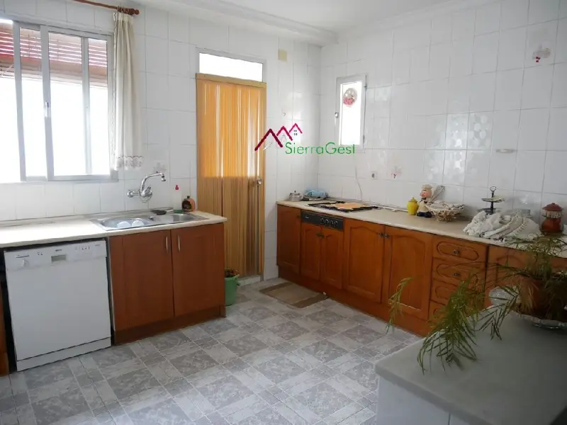 Casa con Terraza en Ubrique Centro 6 Dormitorios