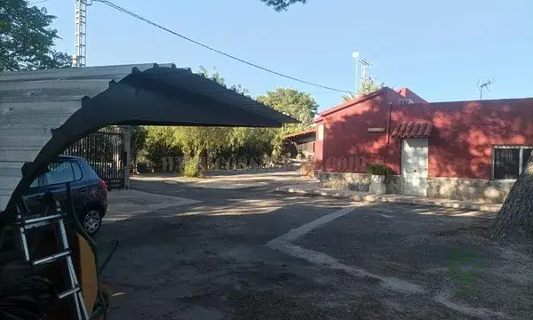 Chalet en Alicante con Piscina y Casa de Invitados