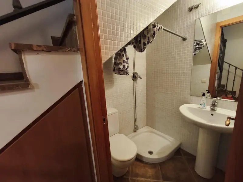 Casa en venta. Casa en 2 plantas, 2 grandes terrazas, 2 habitaciones, amplio salón con cocina abierta, baño y aseo, perfecta para entrar a vivir.