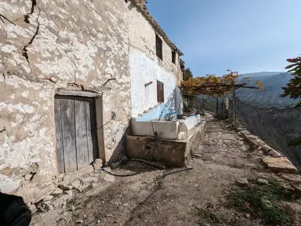 Cortijo con 7 ha en Granada Ideal para Agricultura y Naturaleza