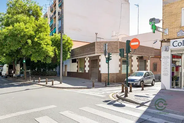 Local Comercial y Vivienda en Avda de Cadiz con Azotea