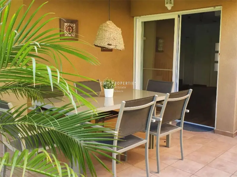 Chalet en Bétera con Jardín Privado y Piscina Comunitaria