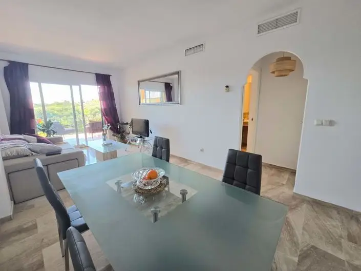 Apartamento en Riviera del Sol con Vistas al Mar