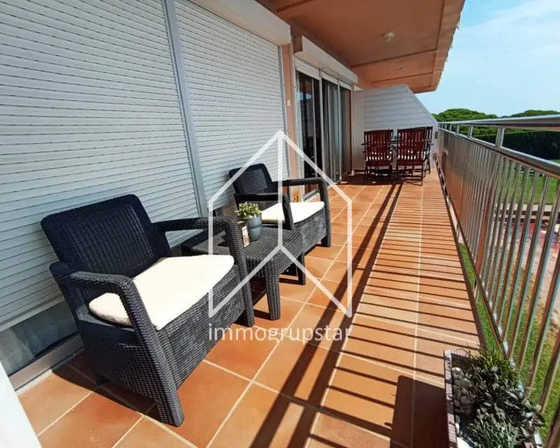Apartamento en Sant Pol con Vistas al Mar y Piscina