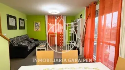 Casa Adosada en Venta en Pitillas con Jardín y Garaje